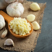 fresh raw garlic ready to cook