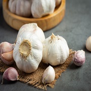 fresh raw garlic ready to cook